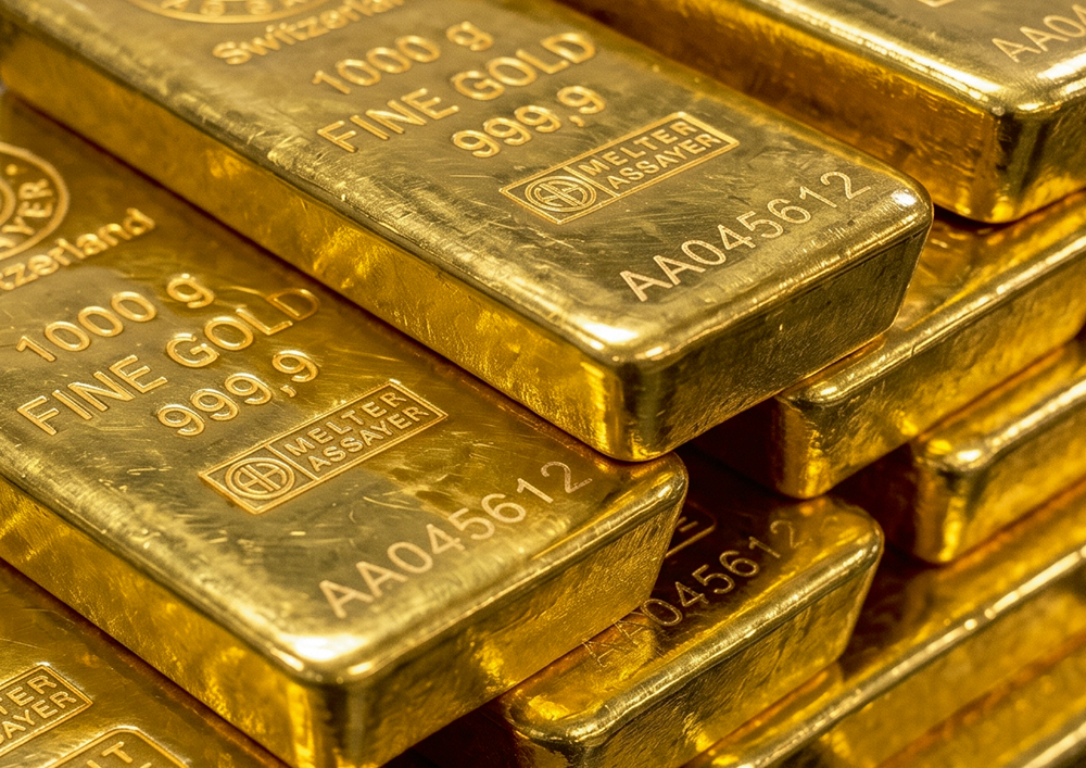 Mehrere Goldbarren aus Feingold 1 kg 999,9 in Reihen gestapelt